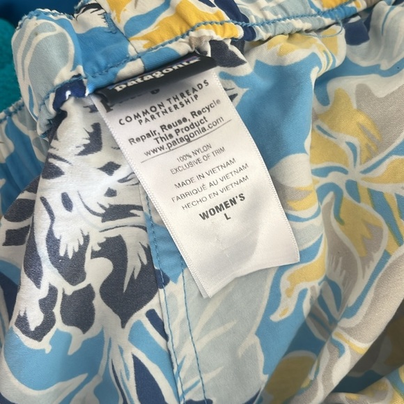 WOMENS LARGE PATAGONIA BAGGIES FLORAL - Picture 9 of 10